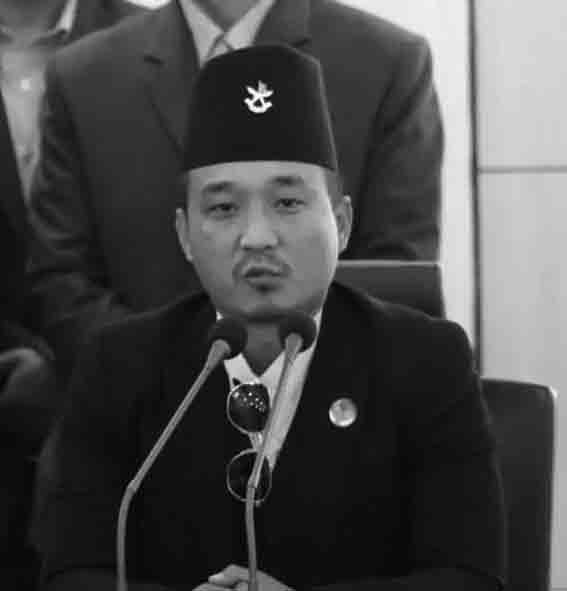 सरकारी सेवा झन्झटमुक्त बनाउने मन्त्रि गुरुङको साहसिक पहल